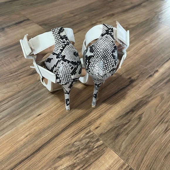 White faux snake leather sandal heels - Picture 2 of 5